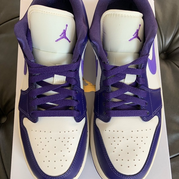 ⛔️ S O L D ⛔️ — WOMENS Jordan 1 Low Sky J Purple — size 8.5 - Picture 3 of 6
